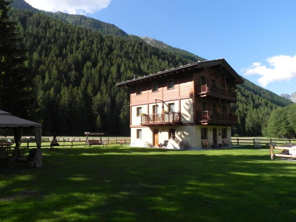 Villa Americana Chambres D'Hotes Champoluc Exterior photo