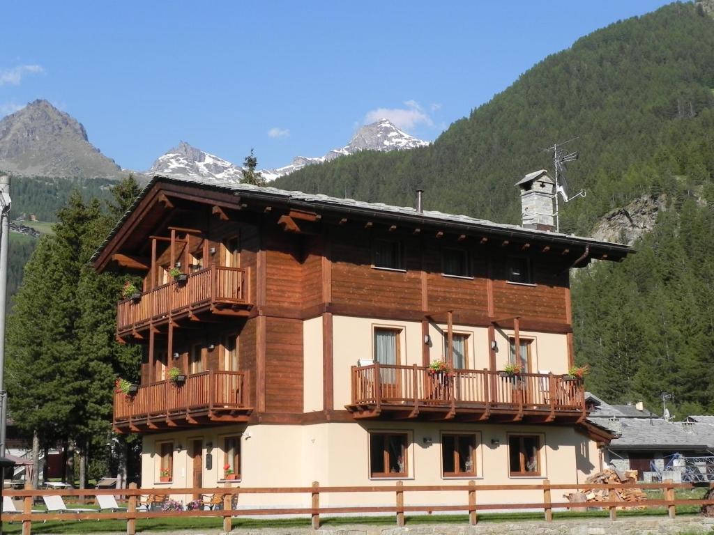 Villa Americana Chambres D'Hotes Champoluc Exterior photo