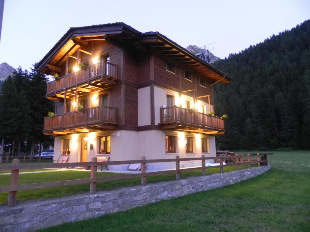Villa Americana Chambres D'Hotes Champoluc Exterior photo