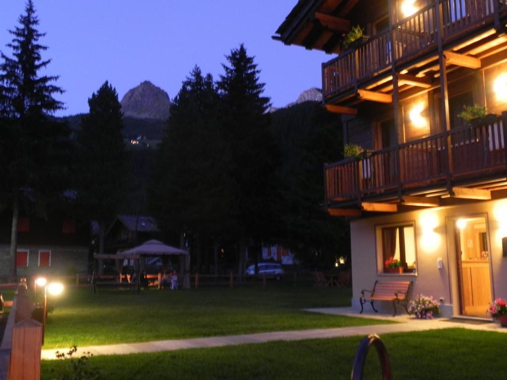 Villa Americana Chambres D'Hotes Champoluc Exterior photo