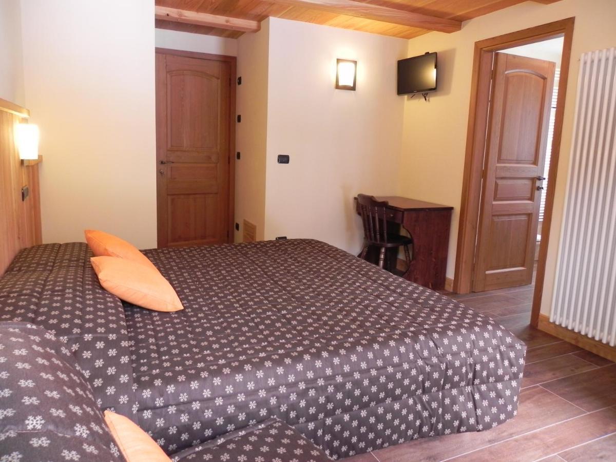 Villa Americana Chambres D'Hotes Champoluc Room photo